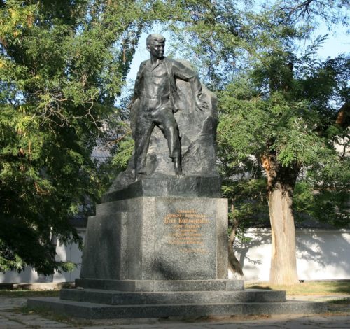 Памятник партизану Вите Коробкову в Феодосии